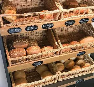 kiel-cafe-chaussee-kaffee-brot-klein