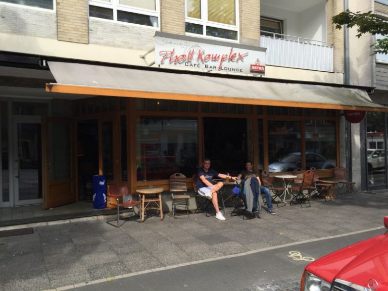 Das Phollkomplex am Dreiecksplatz in Kiel - Mehr zum Café